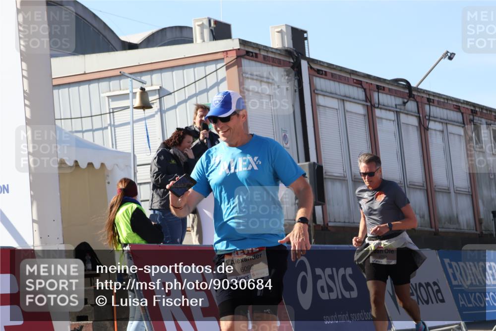 03.10.2025 - Köhlbrandbrückenlauf Luisa Fischer http://msf.ph/oto/9030684 03.10.2025 13:04:34 Ziel 4055, 4117, 4198, 4297, 4665, 4713, 4724, 4836, 4995, 6018, 6092 meine-sportfotos.de