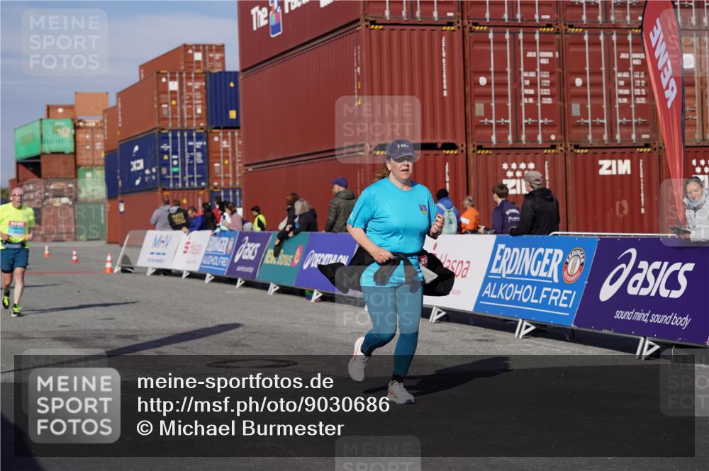 03.10.2025 - Köhlbrandbrückenlauf Michael Burmester http://msf.ph/oto/9030686 03.10.2025 10:36:02 Ziel 1837, 2161, 2344, 2427, 2476 meine-sportfotos.de