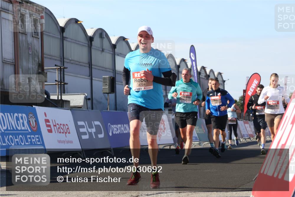 03.10.2025 - Köhlbrandbrückenlauf Luisa Fischer http://msf.ph/oto/9030692 03.10.2025 13:04:38 Ziel 4022, 4055, 4236, 4246, 4247, 4713, 4724, 4831, 5948, 6018, 6092, 6470 meine-sportfotos.de