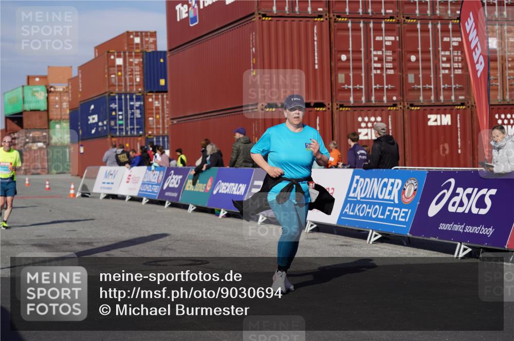 03.10.2025 - Köhlbrandbrückenlauf Michael Burmester http://msf.ph/oto/9030694 03.10.2025 10:36:02 Ziel 1837, 2161, 2344, 2427, 2476 meine-sportfotos.de