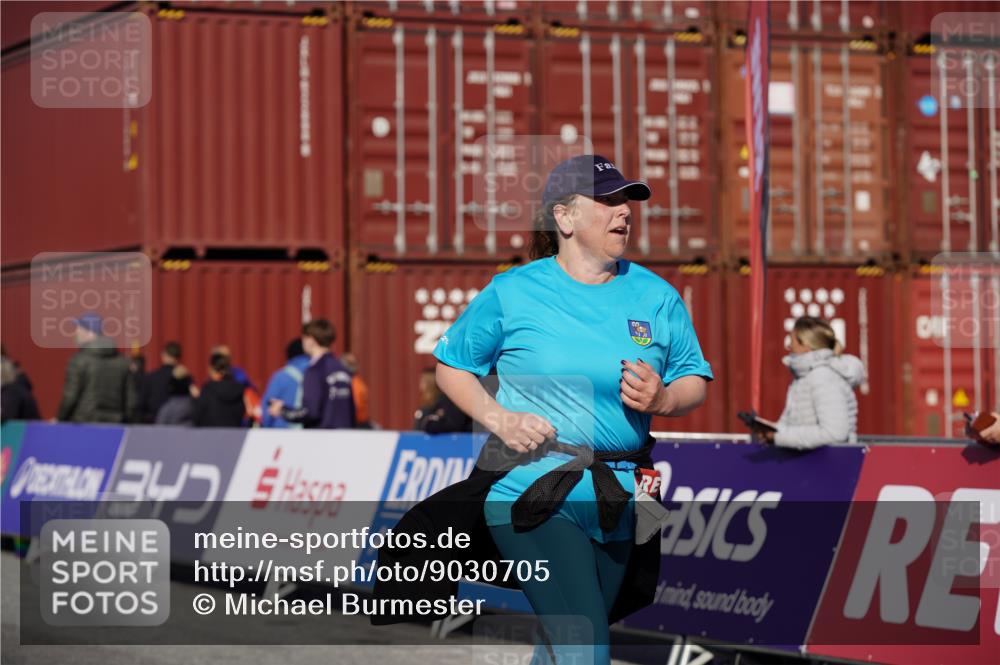 03.10.2025 - Köhlbrandbrückenlauf Michael Burmester http://msf.ph/oto/9030705 03.10.2025 10:36:03 Ziel 2161, 2344, 2427, 2476 meine-sportfotos.de