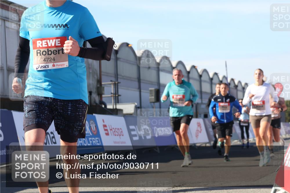 03.10.2025 - Köhlbrandbrückenlauf Luisa Fischer http://msf.ph/oto/9030711 03.10.2025 13:04:40 Ziel 4022, 4055, 4236, 4246, 4247, 4713, 4724, 4831, 5948, 6018, 6092, 6470 meine-sportfotos.de