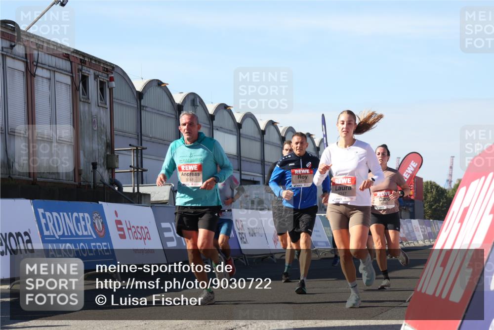 03.10.2025 - Köhlbrandbrückenlauf Luisa Fischer http://msf.ph/oto/9030722 03.10.2025 13:04:40 Ziel 4022, 4055, 4236, 4246, 4247, 4713, 4724, 4831, 5948, 6018, 6092, 6470 meine-sportfotos.de