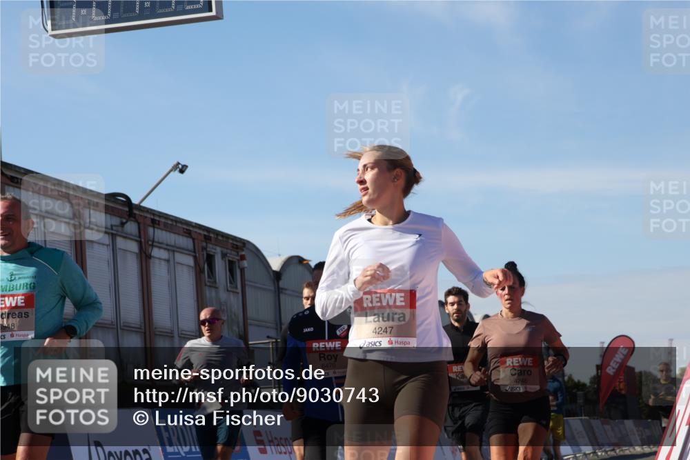 03.10.2025 - Köhlbrandbrückenlauf Luisa Fischer http://msf.ph/oto/9030743 03.10.2025 13:04:42 Ziel 4022, 4236, 4246, 4247, 4303, 4449, 4713, 4724, 4831, 5849, 5948, 5968, 6092, 6268, 6470 meine-sportfotos.de