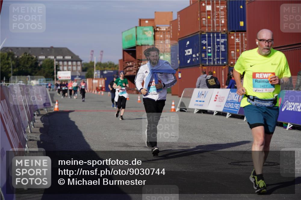 03.10.2025 - Köhlbrandbrückenlauf Michael Burmester http://msf.ph/oto/9030744 03.10.2025 10:36:07 Ziel 2427, 2476, 3258 meine-sportfotos.de