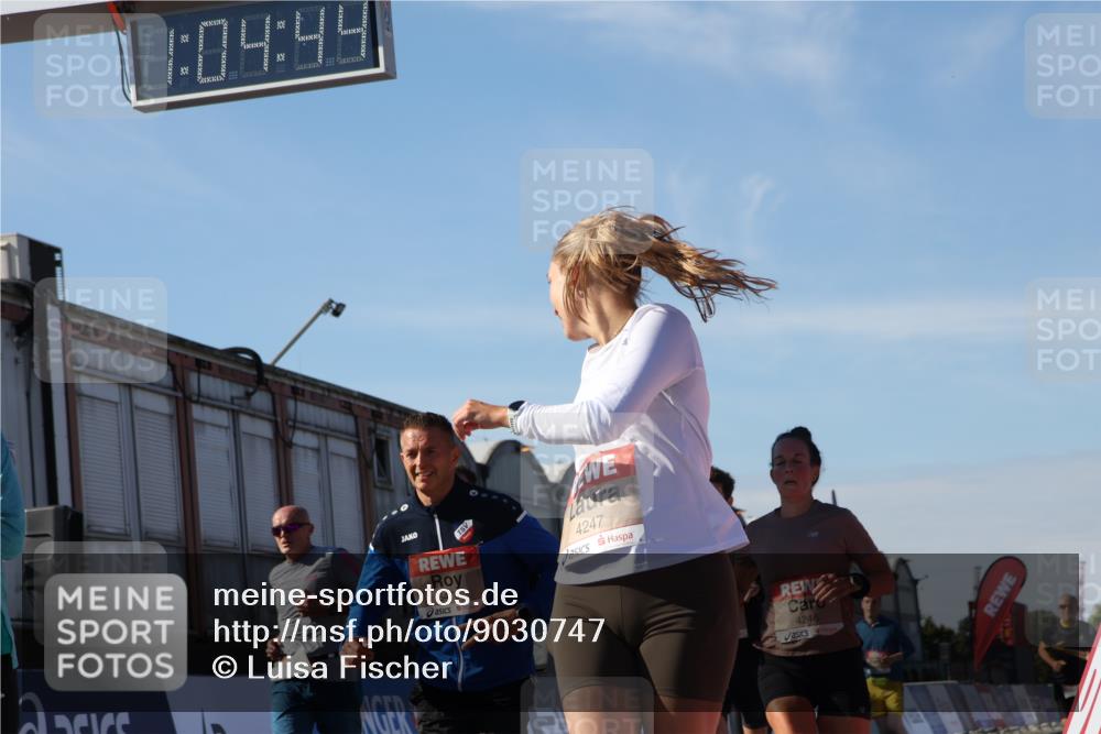 03.10.2025 - Köhlbrandbrückenlauf Luisa Fischer http://msf.ph/oto/9030747 03.10.2025 13:04:42 Ziel 4022, 4236, 4246, 4247, 4303, 4449, 4713, 4724, 4831, 5849, 5948, 5968, 6092, 6268, 6470 meine-sportfotos.de