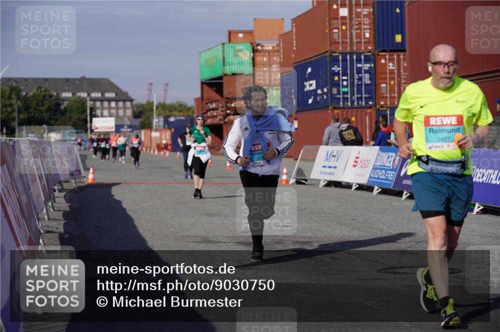 03.10.2025 - Köhlbrandbrückenlauf Michael Burmester http://msf.ph/oto/9030750 03.10.2025 10:36:07 Ziel 2427, 2476, 3258 meine-sportfotos.de