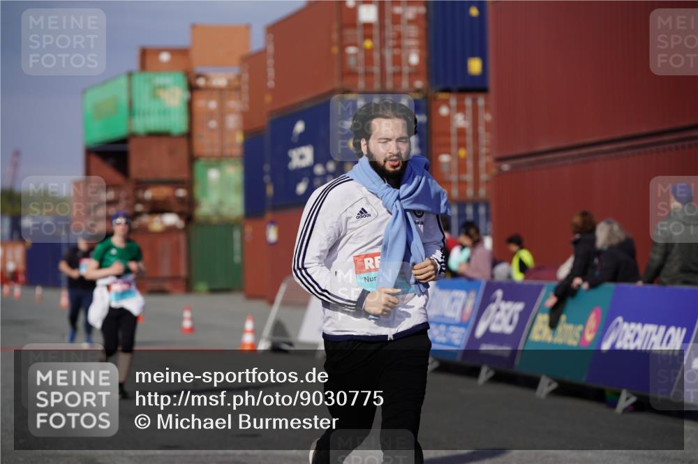 03.10.2025 - Köhlbrandbrückenlauf Michael Burmester http://msf.ph/oto/9030775 03.10.2025 10:36:08 Ziel 2427, 2476, 3258 meine-sportfotos.de