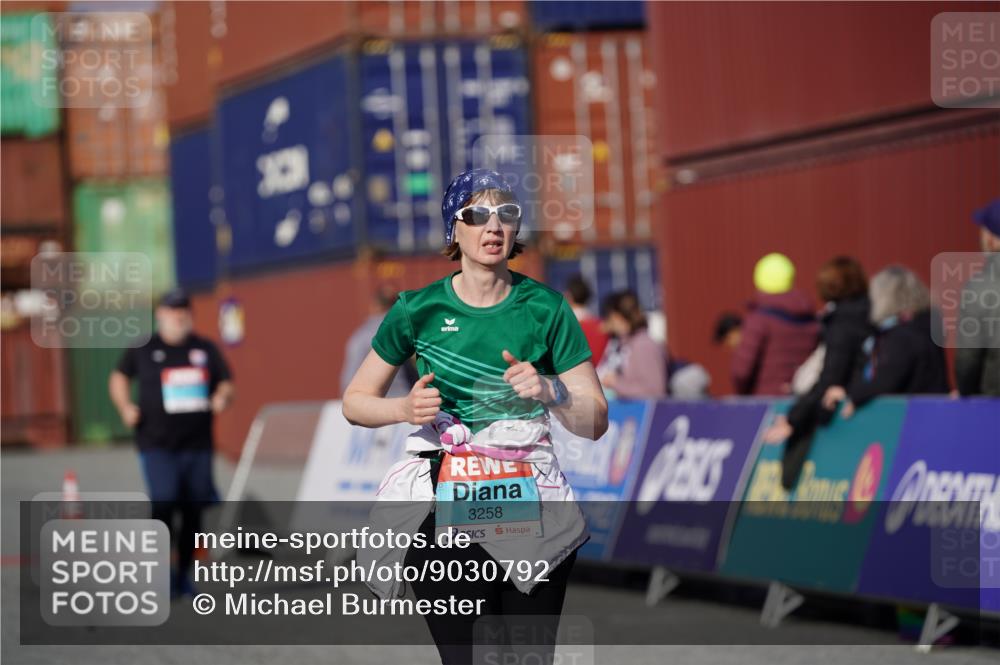 03.10.2025 - Köhlbrandbrückenlauf Michael Burmester http://msf.ph/oto/9030792 03.10.2025 10:36:12 Ziel 2475, 3258 meine-sportfotos.de