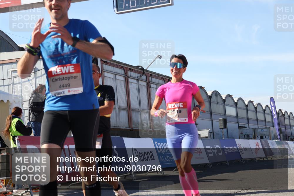 03.10.2025 - Köhlbrandbrückenlauf Luisa Fischer http://msf.ph/oto/9030796 03.10.2025 13:04:49 Ziel 4022, 4061, 4236, 4240, 4246, 4247, 4303, 4449, 4724, 4831, 5849, 5948, 5968, 6268, 6470, 6716 meine-sportfotos.de