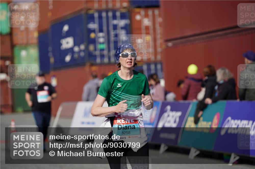 03.10.2025 - Köhlbrandbrückenlauf Michael Burmester http://msf.ph/oto/9030799 03.10.2025 10:36:12 Ziel 2475, 3258 meine-sportfotos.de