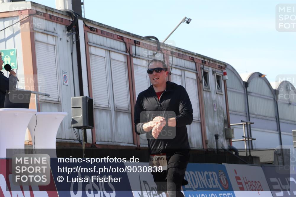 03.10.2025 - Köhlbrandbrückenlauf Luisa Fischer http://msf.ph/oto/9030838 03.10.2025 13:04:54 Ziel 4022, 4061, 4217, 4236, 4240, 4303, 4449, 4831, 5670, 5849, 5952, 5968, 6268, 6561, 6716 meine-sportfotos.de