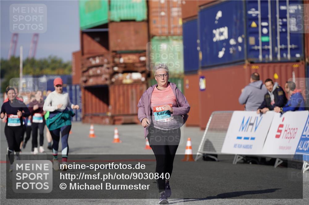 03.10.2025 - Köhlbrandbrückenlauf Michael Burmester http://msf.ph/oto/9030840 03.10.2025 10:36:21 Ziel 1819, 2331, 2475, 3589 meine-sportfotos.de