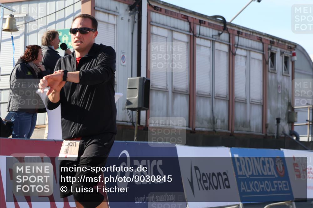 03.10.2025 - Köhlbrandbrückenlauf Luisa Fischer http://msf.ph/oto/9030845 03.10.2025 13:04:55 Ziel 4061, 4175, 4217, 4240, 4303, 4449, 5670, 5785, 5849, 5952, 5968, 6268, 6561, 6716 meine-sportfotos.de