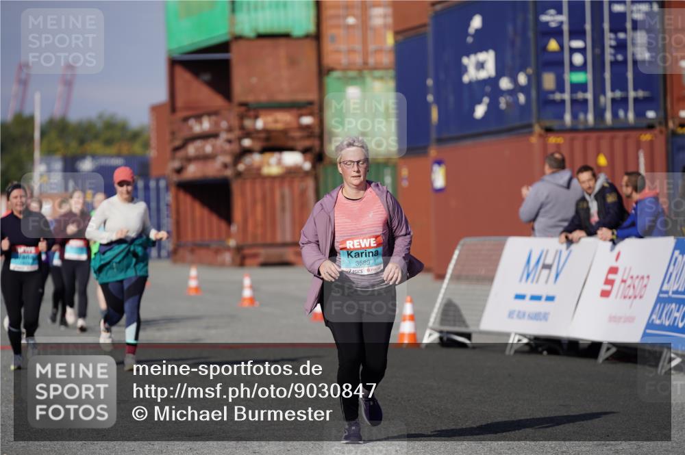 03.10.2025 - Köhlbrandbrückenlauf Michael Burmester http://msf.ph/oto/9030847 03.10.2025 10:36:21 Ziel 1819, 2331, 2475, 3589 meine-sportfotos.de