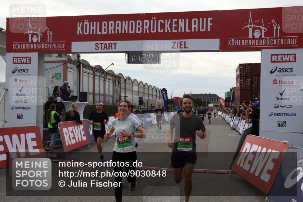 03.10.2025 - Köhlbrandbrückenlauf Julia Fischer http://msf.ph/oto/9030848 03.10.2025 16:12:02 Ziel 7122, 7463, 7469, 7566, 7613, 7757, 7961, 8005, 8096, 8110, 8259, 8569, 8954, 9159, 9244, 9399 meine-sportfotos.de