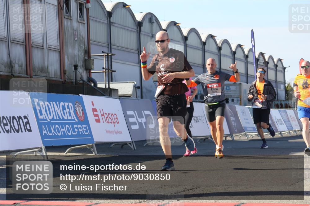 03.10.2025 - Köhlbrandbrückenlauf Luisa Fischer http://msf.ph/oto/9030850 03.10.2025 13:04:56 Ziel 4061, 4175, 4217, 4240, 4303, 4449, 5670, 5785, 5849, 5951, 5952, 5968, 6268, 6561, 6716 meine-sportfotos.de