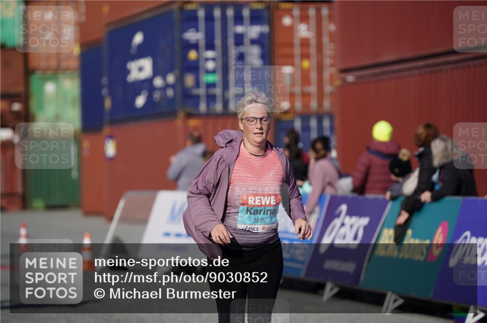 03.10.2025 - Köhlbrandbrückenlauf Michael Burmester http://msf.ph/oto/9030852 03.10.2025 10:36:23 Ziel 1819, 2331, 3225, 3589 meine-sportfotos.de