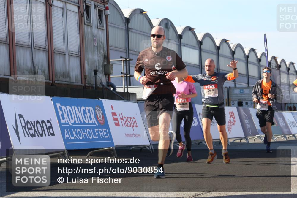 03.10.2025 - Köhlbrandbrückenlauf Luisa Fischer http://msf.ph/oto/9030854 03.10.2025 13:04:56 Ziel 4061, 4175, 4217, 4240, 4303, 4449, 5670, 5785, 5849, 5951, 5952, 5968, 6268, 6561, 6716 meine-sportfotos.de