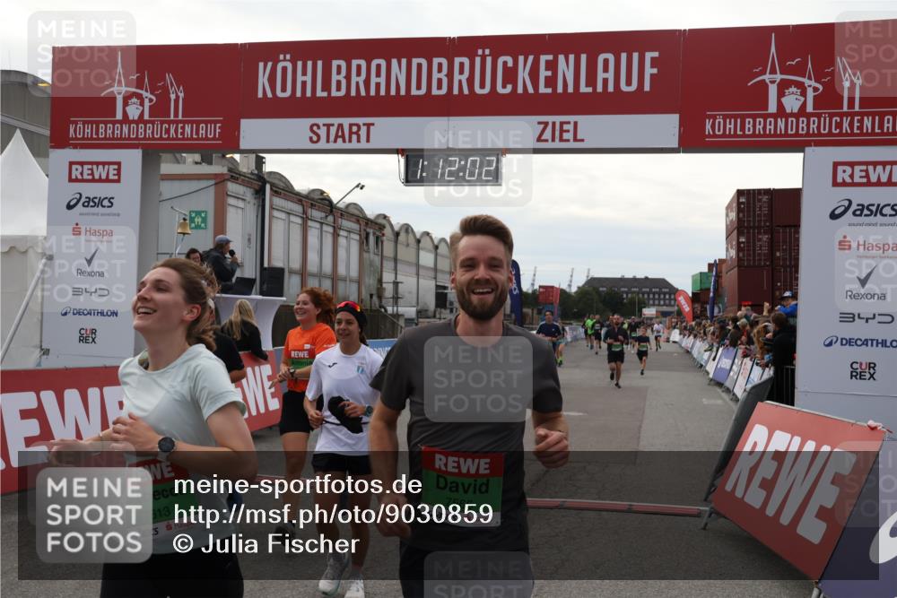 03.10.2025 - Köhlbrandbrückenlauf Julia Fischer http://msf.ph/oto/9030859 03.10.2025 16:12:03 Ziel 7122, 7463, 7469, 7566, 7613, 7757, 7961, 8005, 8096, 8110, 8259, 8569, 8954, 9159, 9244, 9399 meine-sportfotos.de