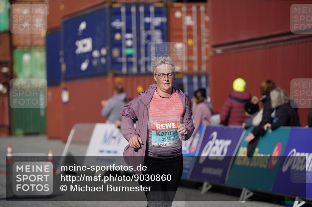 03.10.2025 - Köhlbrandbrückenlauf Michael Burmester http://msf.ph/oto/9030860 03.10.2025 10:36:24 Ziel 1819, 2331, 3225, 3589 meine-sportfotos.de