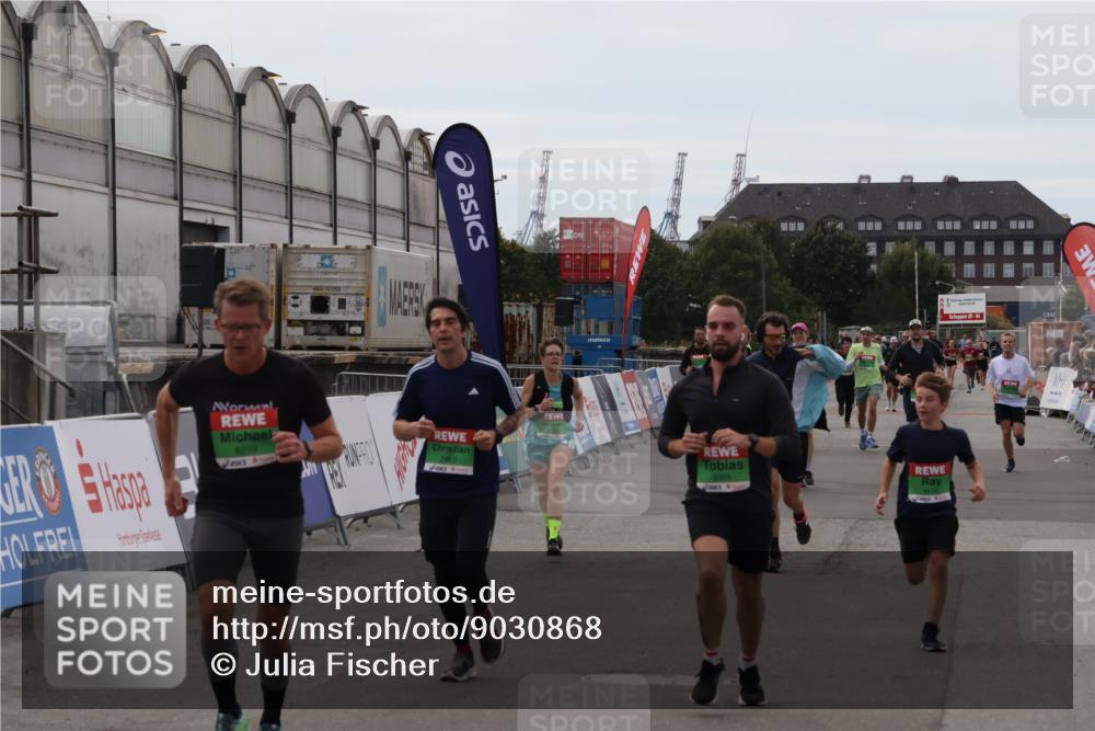 03.10.2025 - Köhlbrandbrückenlauf Julia Fischer http://msf.ph/oto/9030868 03.10.2025 16:12:05 Ziel 7122, 7463, 7566, 7613, 7757, 7961, 8005, 8096, 8110, 8259, 8569, 8954, 9159, 9244, 9399 meine-sportfotos.de