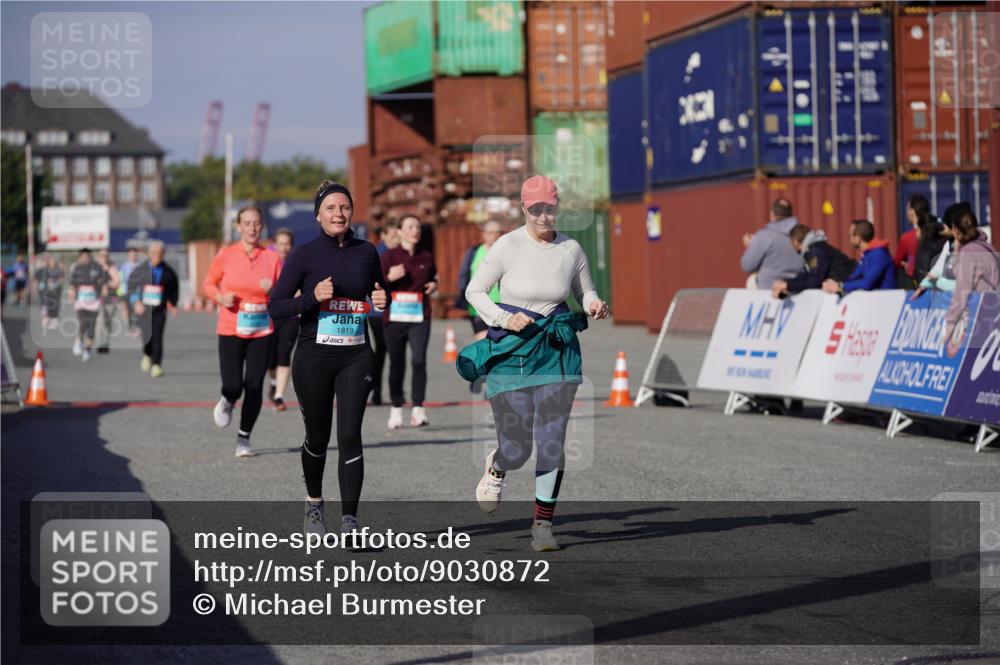 03.10.2025 - Köhlbrandbrückenlauf Michael Burmester http://msf.ph/oto/9030872 03.10.2025 10:36:26 Ziel 1819, 1982, 2331, 3094, 3225, 3589 meine-sportfotos.de