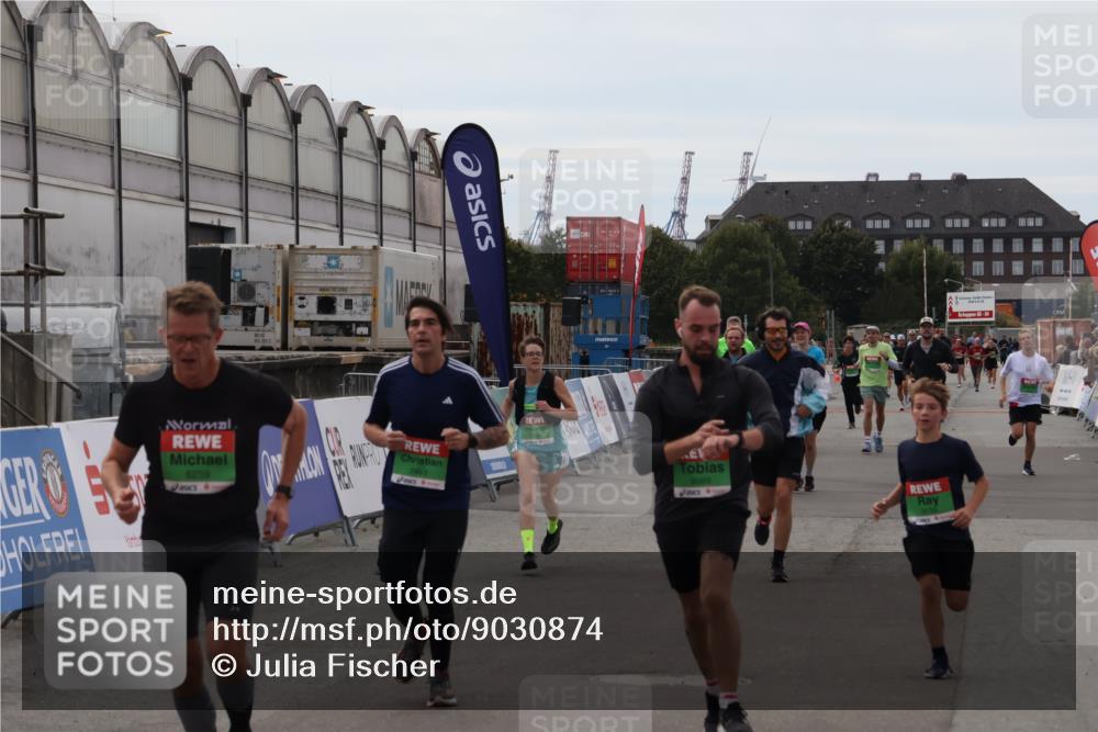 03.10.2025 - Köhlbrandbrückenlauf Julia Fischer http://msf.ph/oto/9030874 03.10.2025 16:12:05 Ziel 7122, 7463, 7566, 7613, 7757, 7961, 8005, 8096, 8110, 8259, 8569, 8954, 9159, 9244, 9399 meine-sportfotos.de