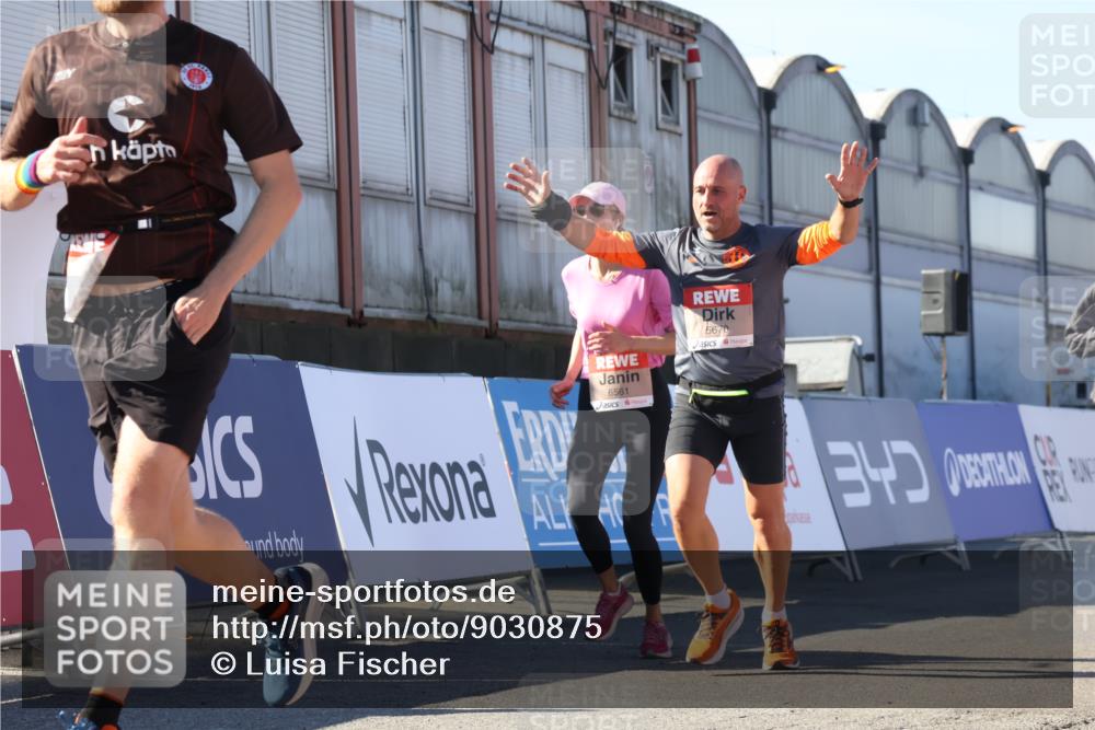 03.10.2025 - Köhlbrandbrückenlauf Luisa Fischer http://msf.ph/oto/9030875 03.10.2025 13:04:58 Ziel 4061, 4175, 4217, 4240, 4449, 4751, 5670, 5785, 5849, 5951, 5952, 6268, 6561, 6716 meine-sportfotos.de