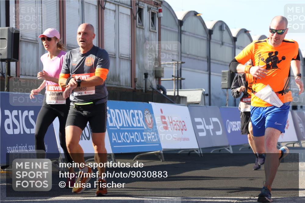 03.10.2025 - Köhlbrandbrückenlauf Luisa Fischer http://msf.ph/oto/9030883 03.10.2025 13:04:58 Ziel 4061, 4175, 4217, 4240, 4449, 4751, 5670, 5785, 5849, 5951, 5952, 6268, 6561, 6716 meine-sportfotos.de