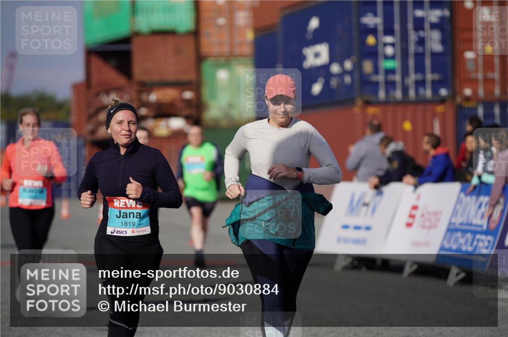 03.10.2025 - Köhlbrandbrückenlauf Michael Burmester http://msf.ph/oto/9030884 03.10.2025 10:36:27 Ziel 1819, 1982, 2331, 2780, 3094, 3225, 3311, 3589 meine-sportfotos.de
