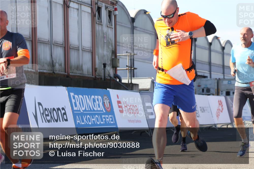 03.10.2025 - Köhlbrandbrückenlauf Luisa Fischer http://msf.ph/oto/9030888 03.10.2025 13:04:59 Ziel 4061, 4175, 4217, 4240, 4751, 5670, 5785, 5951, 5952, 6561, 6716, 6719 meine-sportfotos.de