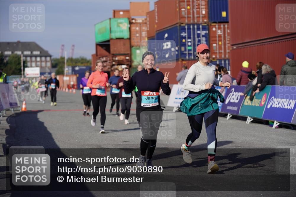 03.10.2025 - Köhlbrandbrückenlauf Michael Burmester http://msf.ph/oto/9030890 03.10.2025 10:36:28 Ziel 1819, 1982, 2331, 2780, 3094, 3225, 3311, 3589 meine-sportfotos.de