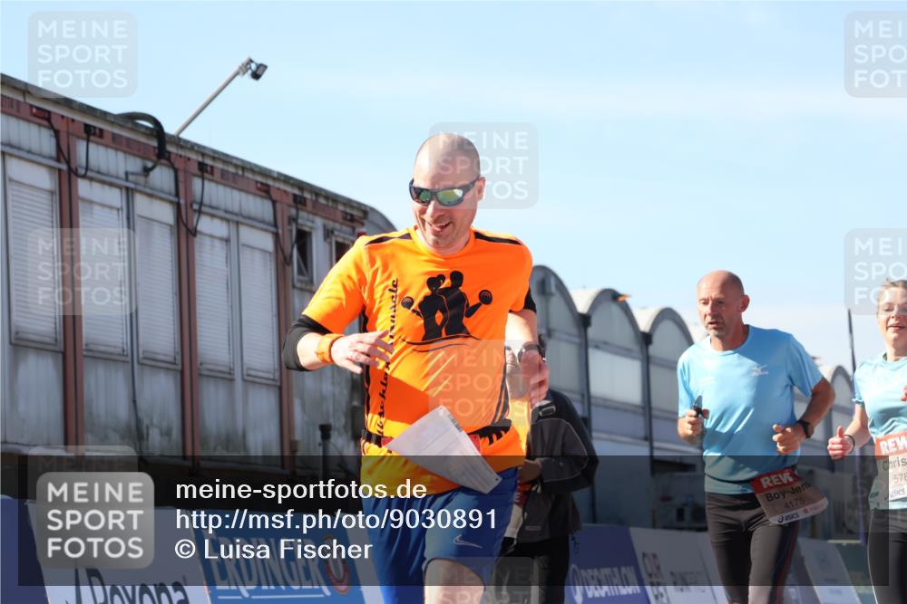 03.10.2025 - Köhlbrandbrückenlauf Luisa Fischer http://msf.ph/oto/9030891 03.10.2025 13:04:59 Ziel 4061, 4175, 4217, 4240, 4751, 5670, 5785, 5951, 5952, 6561, 6716, 6719 meine-sportfotos.de