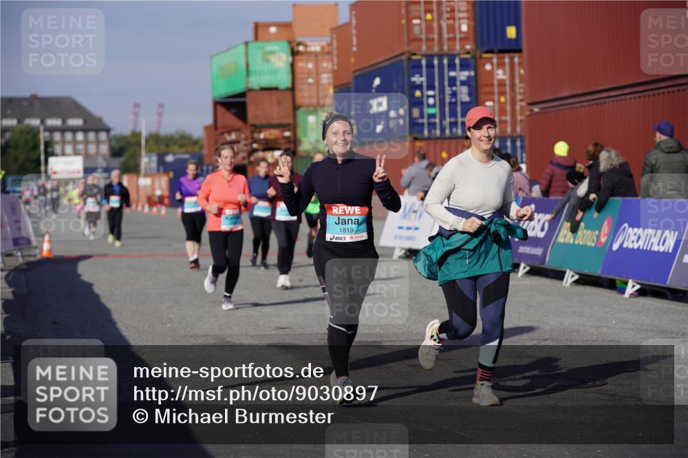 03.10.2025 - Köhlbrandbrückenlauf Michael Burmester http://msf.ph/oto/9030897 03.10.2025 10:36:28 Ziel 1819, 1982, 2331, 2780, 3094, 3225, 3311, 3589 meine-sportfotos.de