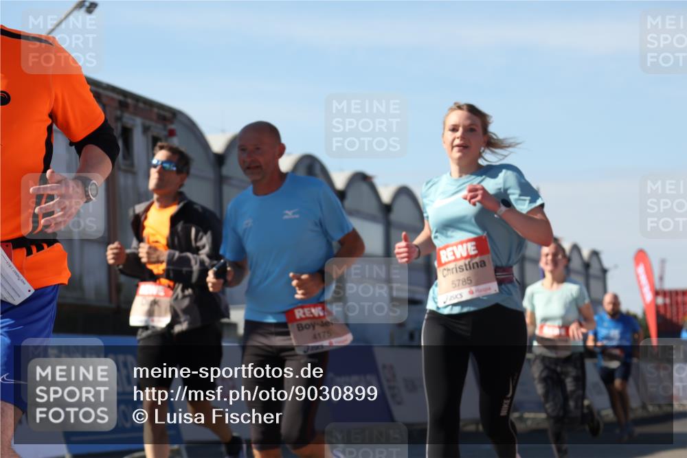 03.10.2025 - Köhlbrandbrückenlauf Luisa Fischer http://msf.ph/oto/9030899 03.10.2025 13:05:00 Ziel 4175, 4217, 4240, 4751, 5670, 5785, 5951, 5952, 6561, 6719 meine-sportfotos.de