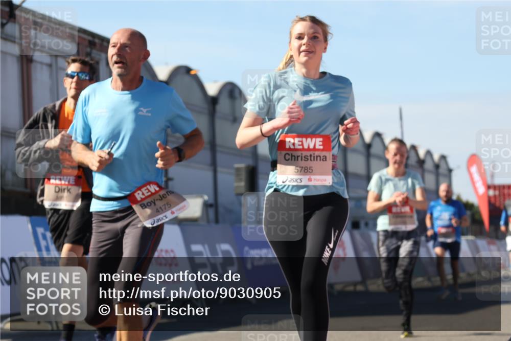 03.10.2025 - Köhlbrandbrückenlauf Luisa Fischer http://msf.ph/oto/9030905 03.10.2025 13:05:00 Ziel 4175, 4217, 4240, 4751, 5670, 5785, 5951, 5952, 6561, 6719 meine-sportfotos.de