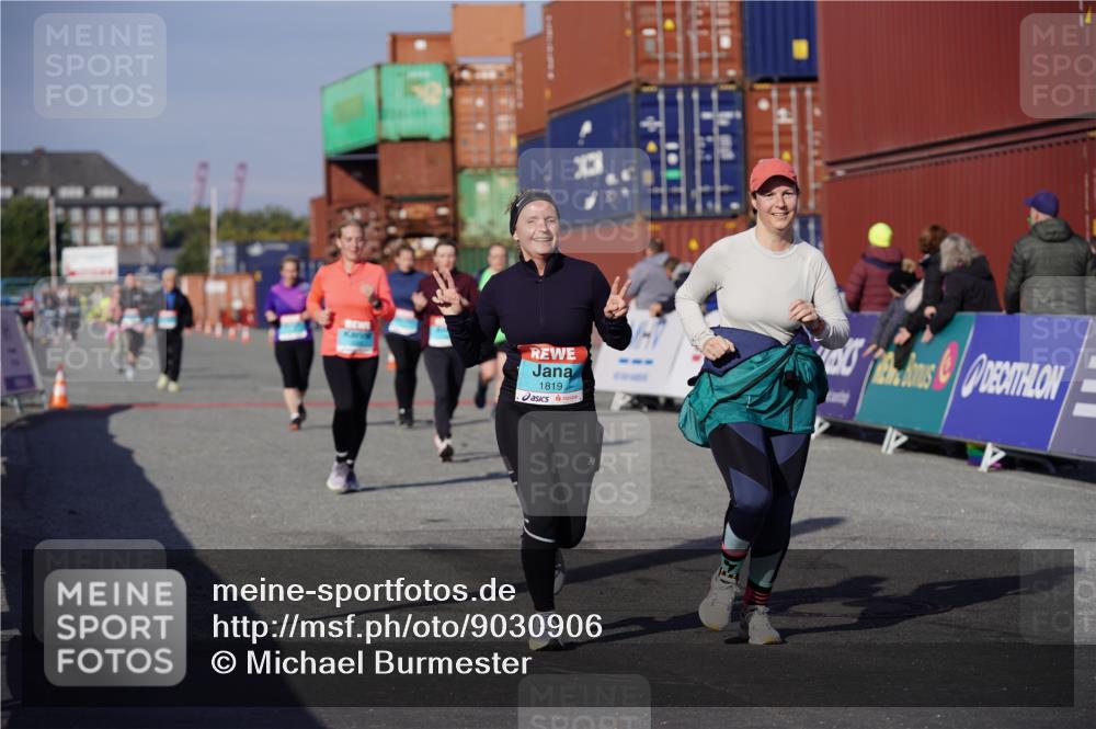 03.10.2025 - Köhlbrandbrückenlauf Michael Burmester http://msf.ph/oto/9030906 03.10.2025 10:36:28 Ziel 1819, 1982, 2331, 2780, 3094, 3225, 3311, 3589 meine-sportfotos.de