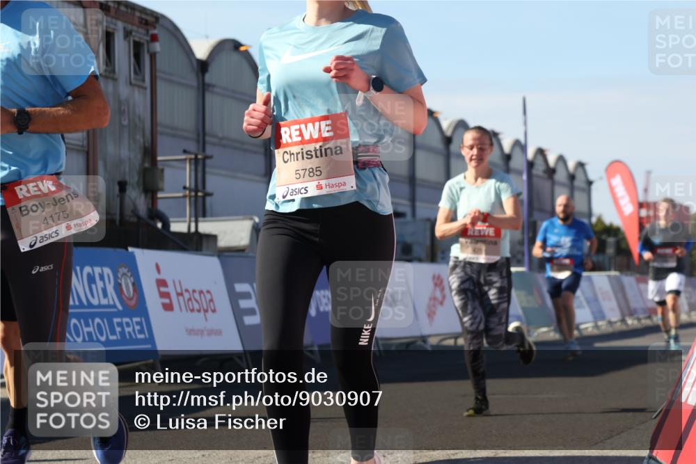 03.10.2025 - Köhlbrandbrückenlauf Luisa Fischer http://msf.ph/oto/9030907 03.10.2025 13:05:00 Ziel 4175, 4217, 4240, 4751, 5670, 5785, 5951, 5952, 6561, 6719 meine-sportfotos.de