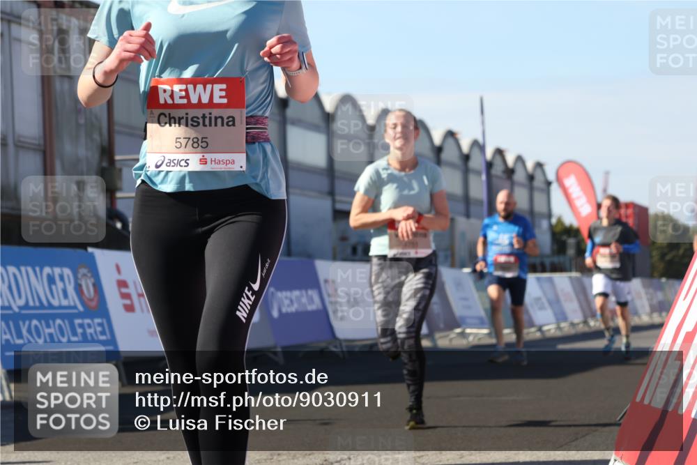 03.10.2025 - Köhlbrandbrückenlauf Luisa Fischer http://msf.ph/oto/9030911 03.10.2025 13:05:01 Ziel 4098, 4175, 4217, 4240, 4256, 4751, 5670, 5785, 5951, 5952, 6561, 6719 meine-sportfotos.de
