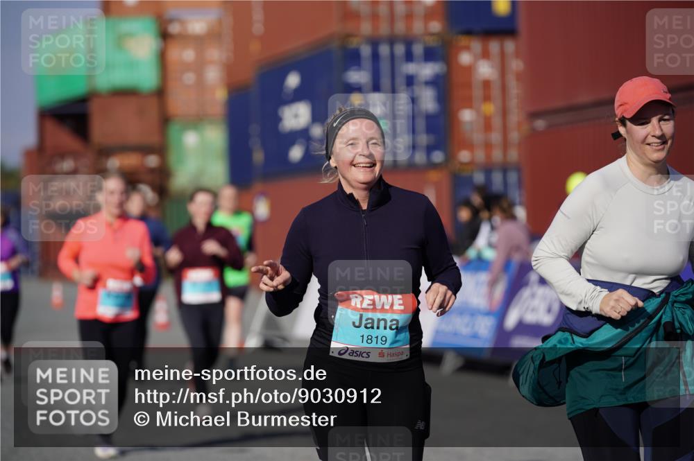 03.10.2025 - Köhlbrandbrückenlauf Michael Burmester http://msf.ph/oto/9030912 03.10.2025 10:36:29 Ziel 1819, 1982, 2331, 2780, 3094, 3225, 3311 meine-sportfotos.de