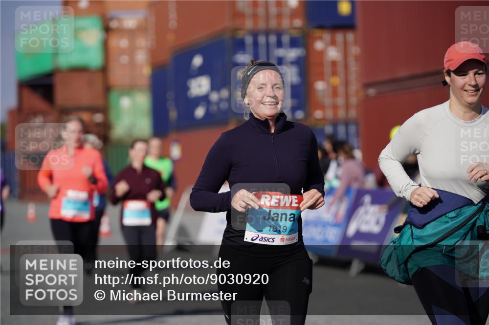 03.10.2025 - Köhlbrandbrückenlauf Michael Burmester http://msf.ph/oto/9030920 03.10.2025 10:36:29 Ziel 1819, 1982, 2331, 2780, 3094, 3225, 3311 meine-sportfotos.de