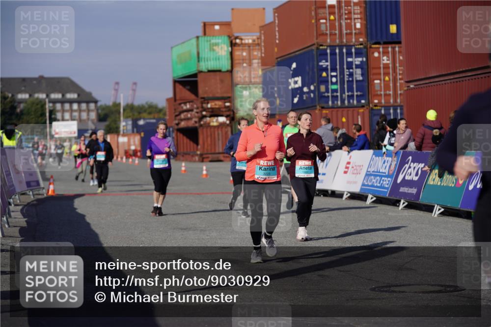 03.10.2025 - Köhlbrandbrückenlauf Michael Burmester http://msf.ph/oto/9030929 03.10.2025 10:36:30 Ziel 1819, 1982, 2331, 2780, 3094, 3225, 3311 meine-sportfotos.de