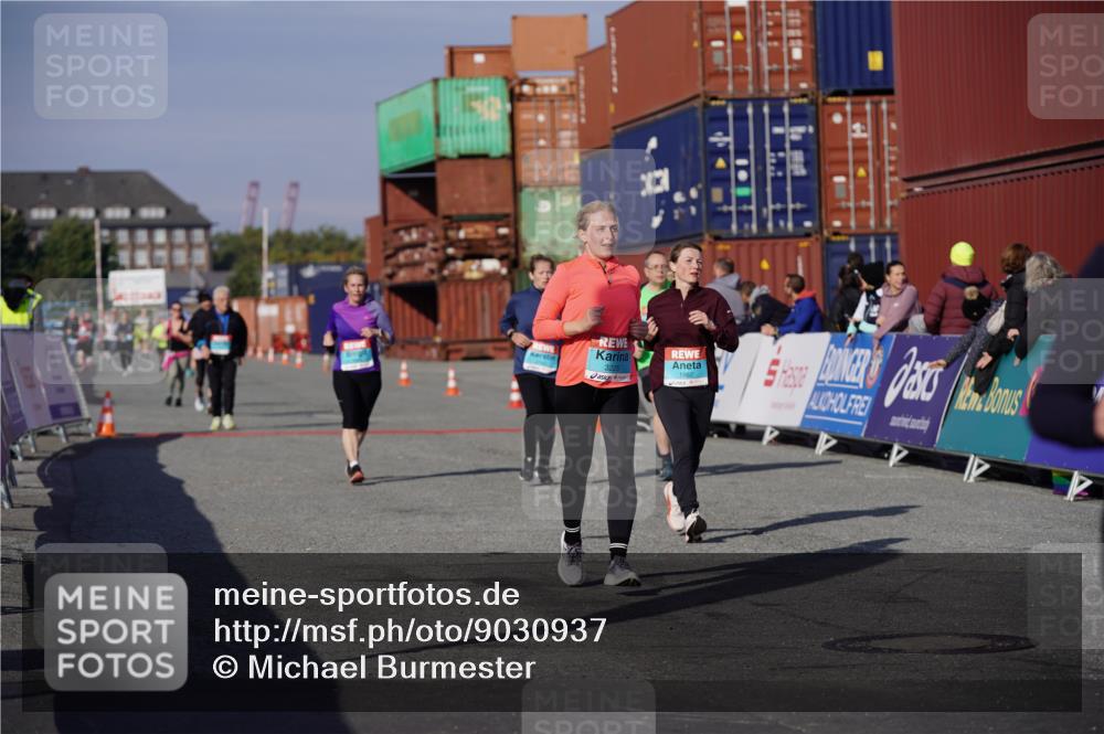 03.10.2025 - Köhlbrandbrückenlauf Michael Burmester http://msf.ph/oto/9030937 03.10.2025 10:36:30 Ziel 1819, 1982, 2331, 2780, 3094, 3225, 3311 meine-sportfotos.de