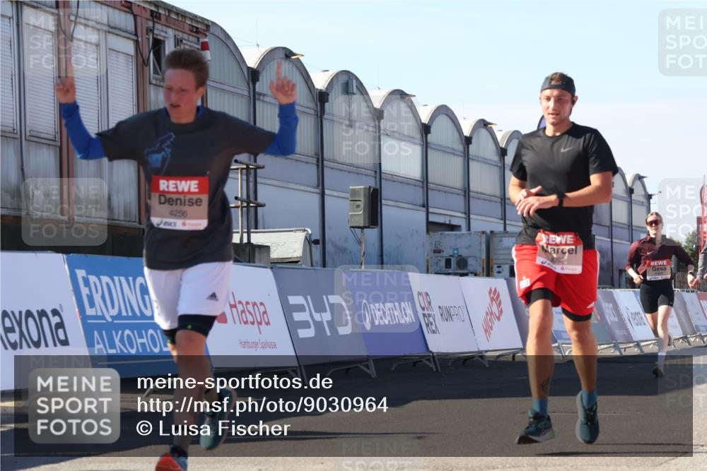 03.10.2025 - Köhlbrandbrückenlauf Luisa Fischer http://msf.ph/oto/9030964 03.10.2025 13:05:06 Ziel 4098, 4175, 4217, 4256, 4490, 4585, 4751, 5670, 5785, 5951, 5952, 6561, 6719 meine-sportfotos.de