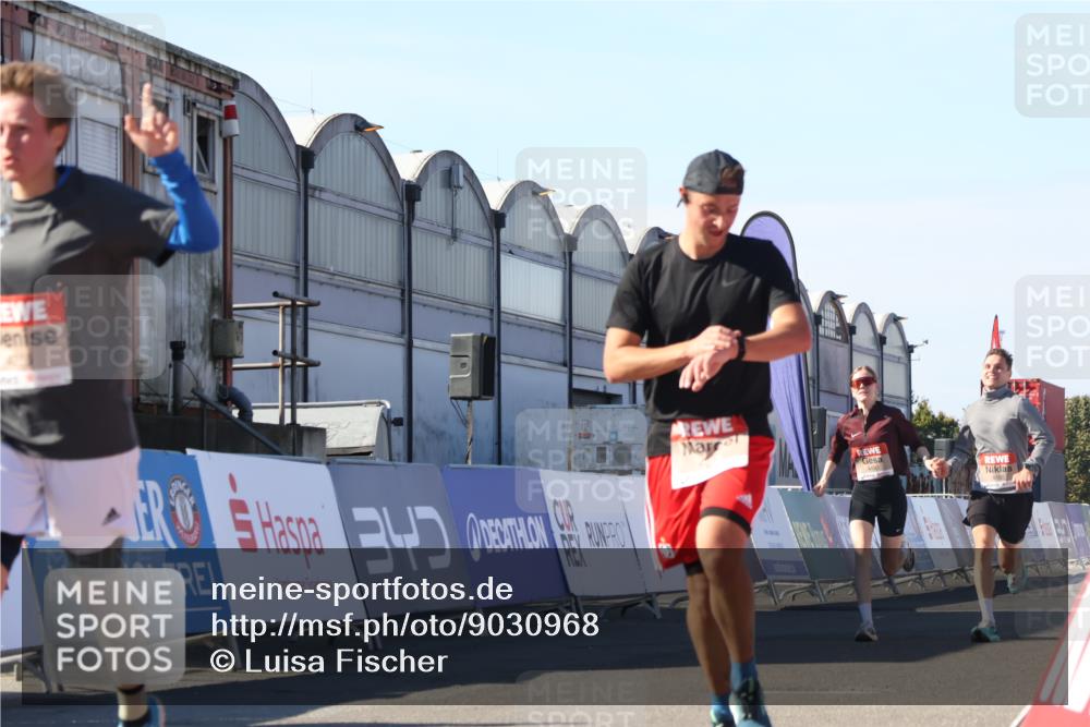 03.10.2025 - Köhlbrandbrückenlauf Luisa Fischer http://msf.ph/oto/9030968 03.10.2025 13:05:06 Ziel 4098, 4175, 4217, 4256, 4490, 4585, 4751, 5670, 5785, 5951, 5952, 6561, 6719 meine-sportfotos.de