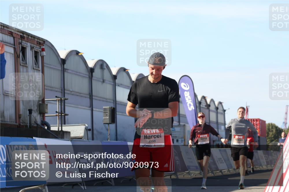 03.10.2025 - Köhlbrandbrückenlauf Luisa Fischer http://msf.ph/oto/9030973 03.10.2025 13:05:06 Ziel 4098, 4175, 4217, 4256, 4490, 4585, 4751, 5670, 5785, 5951, 5952, 6561, 6719 meine-sportfotos.de