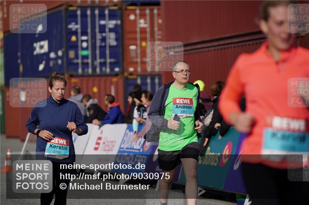 03.10.2025 - Köhlbrandbrückenlauf Michael Burmester http://msf.ph/oto/9030975 03.10.2025 10:36:33 Ziel 1982, 2331, 2780, 3094, 3096, 3225, 3311 meine-sportfotos.de