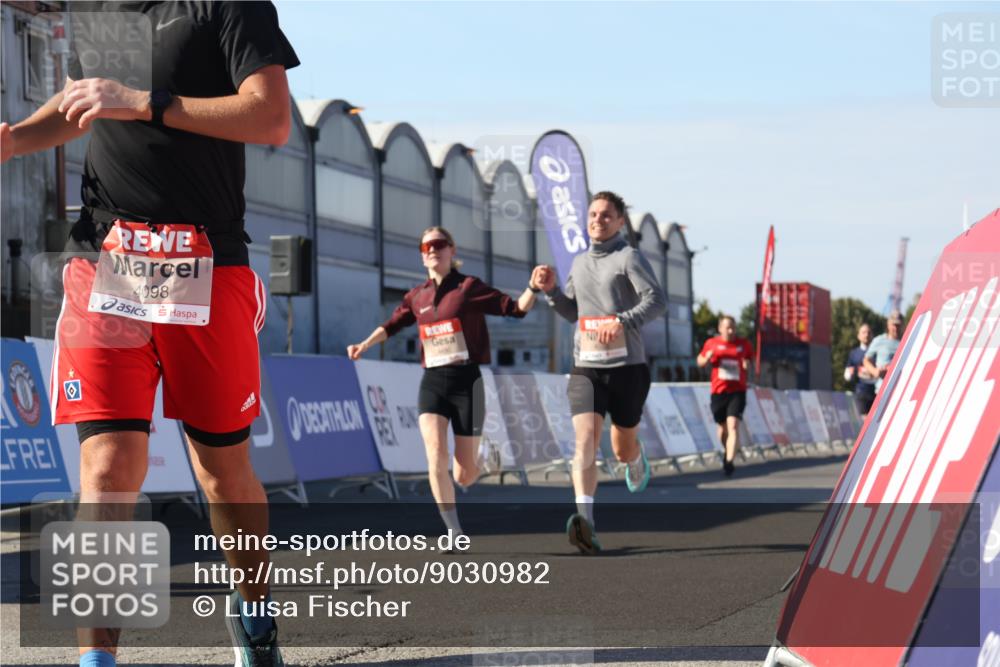03.10.2025 - Köhlbrandbrückenlauf Luisa Fischer http://msf.ph/oto/9030982 03.10.2025 13:05:07 Ziel 4098, 4175, 4217, 4256, 4490, 4585, 4751, 5670, 5785, 5951, 5952, 6561, 6719 meine-sportfotos.de