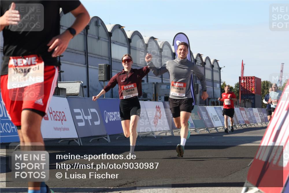 03.10.2025 - Köhlbrandbrückenlauf Luisa Fischer http://msf.ph/oto/9030987 03.10.2025 13:05:08 Ziel 4098, 4175, 4217, 4256, 4490, 4585, 4751, 5670, 5785, 5951, 5952, 6561, 6719 meine-sportfotos.de